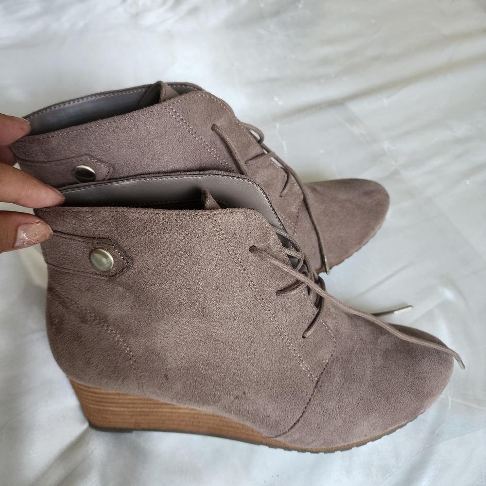 Dr Scholls Womens Taupe Faux Suede Lace Up Wedge Ankle Boots Size 8.5 M